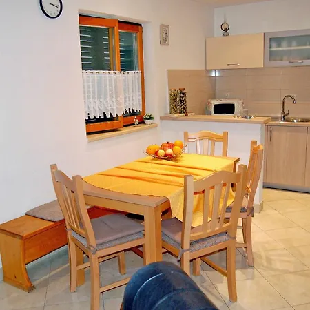 House Diana In Pasman, Family-friendly Retreat *