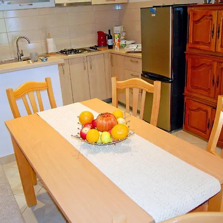 House Diana In Pasman, Family-friendly Retreat