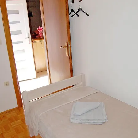 Nyaraló House Diana In Pasman, Family-friendly Retreat