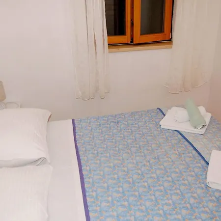 House Diana In Pasman, Family-friendly Retreat *