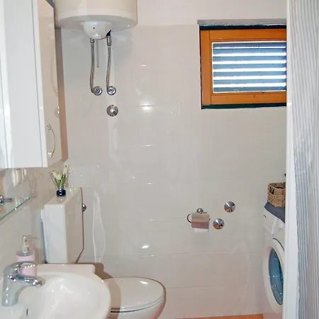 House Diana In Pasman, Family-friendly Retreat
