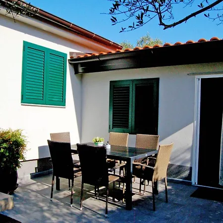 Nyaraló House Diana In Pasman, Family-friendly Retreat Pašman