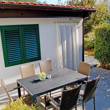 House Diana In Pasman, Family-friendly Retreat *